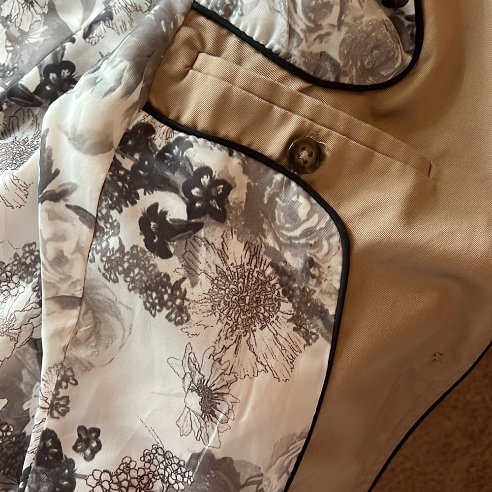 Trench coat, Top coat, duster 🧥, H&M size 8 ( fits like 4-6), beige lined coat - Picture 9 of 11